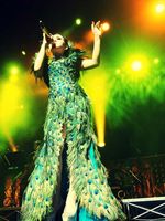 Ini Penampilan Glamor Syahrini di Singapura