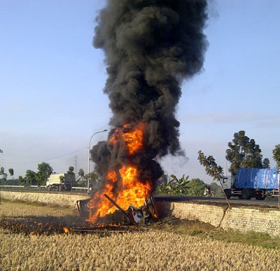 Truk Tangki BBM Pertamina Terbakar di Tuban