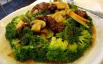 Berbagi Sup Ayam dan Brokoli Cah Sapi di Red Bean