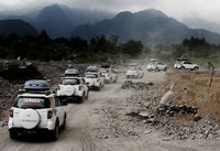 Rombongan 7 mobil Daihatsu Terios yang terdiri dari media dan blogger di Indonesia tengah berada di Kinahrejo, Yogyakarta. (dok Daihatsu)