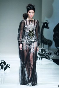 Jakarta, Indonesia - 08 Oktober 2013. Mel Ahyar Les Marionnettes IPMI Trend Show 2014 at Sceeno Exhibition Hall Lt.3. Gandaria City. Jakarta. [Foto: Mohammad Abduh/Wolipop]