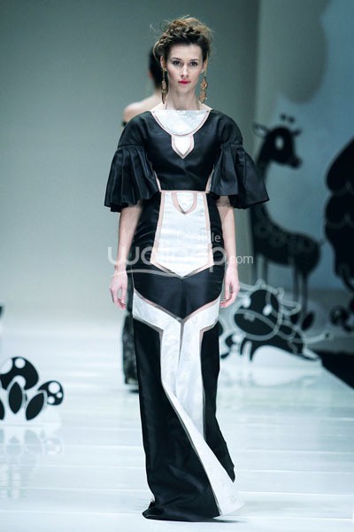 Jakarta, Indonesia - 08 Oktober 2013. Mel Ahyar Les Marionnettes IPMI Trend Show 2014 at Sceeno Exhibition Hall Lt.3. Gandaria City. Jakarta. [Foto: Mohammad Abduh/Wolipop]