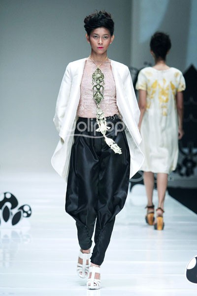 Jakarta, Indonesia - 08 Oktober 2013. Mel Ahyar Les Marionnettes IPMI Trend Show 2014 at Sceeno Exhibition Hall Lt.3. Gandaria City. Jakarta. [Foto: Mohammad Abduh/Wolipop]