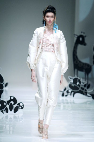 Jakarta, Indonesia - 08 Oktober 2013. Mel Ahyar Les Marionnettes IPMI Trend Show 2014 at Sceeno Exhibition Hall Lt.3. Gandaria City. Jakarta. [Foto: Mohammad Abduh/Wolipop]