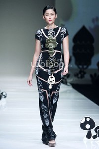 Jakarta, Indonesia - 08 Oktober 2013. Mel Ahyar Les Marionnettes IPMI Trend Show 2014 at Sceeno Exhibition Hall Lt.3. Gandaria City. Jakarta. [Foto: Mohammad Abduh/Wolipop]