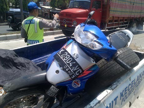 Tabrak Beton Perbaikan Jalan, Pemotor di Semarang Tewas Disambar Truk