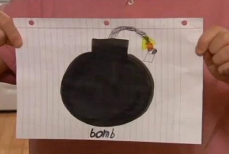 Anak dengan Autisme Ini Diskors Sekolahnya Gara-gara Menggambar Bom