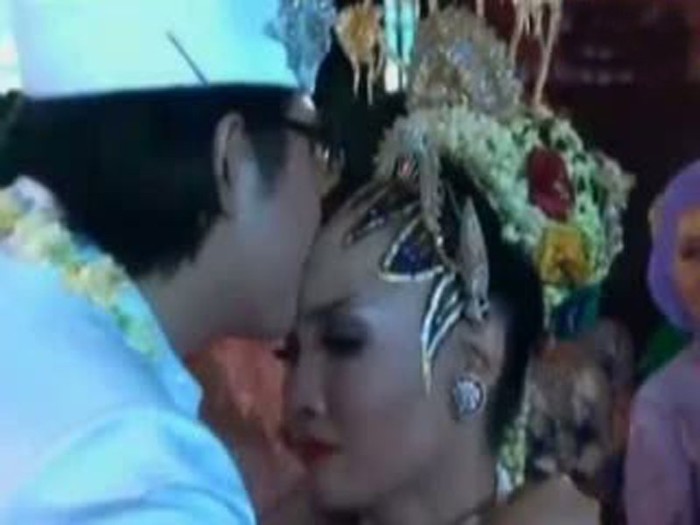 Gadis Tanpa Lengan Menikahi Pria Idaman