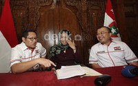 Hadir juga dalam dialog tersebut mantan anggota kpu pusat Khusnul Mariyah.