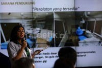 Sebelum meresmikan mobil sehat, Anita Chairul Tanjung menjelaskan tentang penting kesehatan gigi.