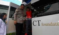 Mobil serupa nantinya akan tersedia di 33 provinsi untuk melengkapi layanan CT Foundation yang juga akan semakin diperluas. Begitu pun jenis layanannya, akan mencakup layanan kesehatan lainnya seperti operasi bibir sumbing, katarak, dan bahkan khitanan massal.