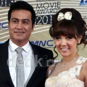 Bella Sophie Selalu Sayang dan Cinta Adjie Pangestu