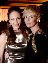 Aktris berumur 38 tahun itu sempat berfoto bersama sahabatnya Diane Lane. Jason Merritt/Getty Images/AFP.