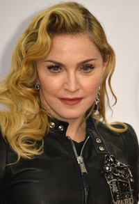 Di usianya yang ke-55, Madonna tetap terlihat mempesona. AFP PHOTO/Odd Andersen.