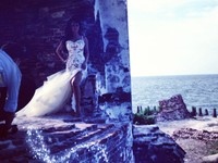 Proses pemotretan yang dilakukan bintang film 'Gending Sriwijaya' itu berjalan seharian penuh di Pulau Kelor. (@juliaperrez/Instagram)