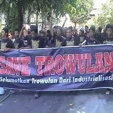 Adik Prabowo Serahkan Petisi Save Trowulan ke Bupati Mojokerto