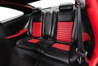 Sementara interiornya lebih mewah dan nyaman dibanding versi mobil balapnya. Ada jok belakang, panel pintu yang ditutupi dengan kulit serta jok bucket ala mobil balap. (dok RM Motors)
