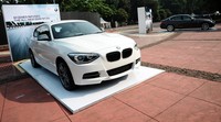 BMW memamerkan beberapa mobilnya. (dok BMW).