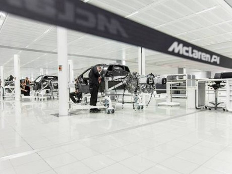 McLaren P1 Ingin Tumbangkan Porsche 918 Spyder