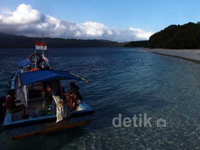 Panorama Memukau Pulau Peucang