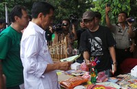Acara ini diramaikan oleh belasan stand komunitas yang memamerkan kegiatan mereka.