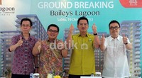 Hadir dalam acara tersebut Direktur PT Bina Usaha Nusantara (BUN) Aliampa Wirawan (dari kiri), Preskom Dedi Setiadi, Ketua DPD REI DKI Jakarta Rudy Margono, dan Dirut Arvin F. Iskandar, mengacungkan jempol selepas Ground Breaking Bailey’s Lagoon di Ciputat, Tangerang.