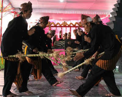 Suku Tengger Gelar Upacara Adat Karo