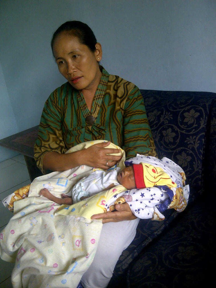 Bayi Usia 3 Hari Ditemukan Tukang Jamu Keliling di Belakang Rumahnya