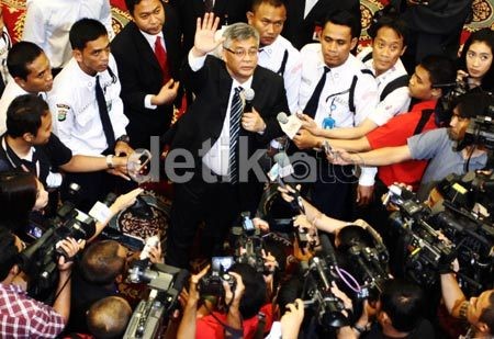 KPK Izinkan MKK Periksa Akil Bila Dilakukan Tertutup