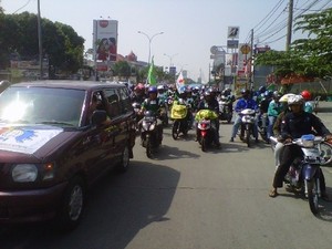 Tuntut Upah Naik 50 Persen, Ratusan Buruh Konvoi dari Depok ke Senayan