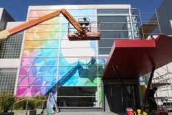 Yerba Buena Center Bersolek Sambut iPad 5