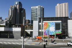 Yerba Buena Center Bersolek Sambut iPad 5