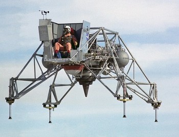 Lunar Landing Research Vehicle (LLRV) dibangun oleh Bell Aerosystems pada tahun 1964 sebagai bagian dari Apollo Project untuk mendarat di bulan. (kredit foto: barcroft media)