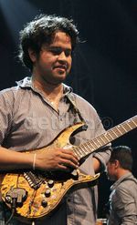 Balawan dan Barry Likumahuwa Tutup JAK JAZZ 2013