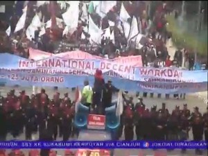 Buruh Kepung DPR dan Blokir Jalan Tol