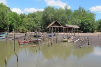 Di Sungai Kere terdapat beberapa gubuk yang biasa dijadikan nelayan sebagai tempat singgah saat istirahat. Mereka hanya singgah, tidak mnetap di sana. Beberapa kapal nelayan pun terparkir di tepian airnya. Pemandangannya jadi tambah menarik (Afif/detikTravel)