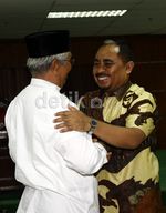 Hilmi Aminuddin Bersaksi untuk Luthfi Hasan