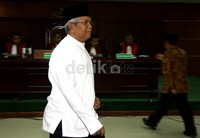 Hilmi meninggalkan ruang sidang seusai memberikan kesaksian. Lamhot Aritonang/detikFoto.