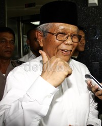Hilmi tidak mau komentar saat ditanya usai menjadi saksi Lutfhi. Lamhot Aritonang/detikFoto.