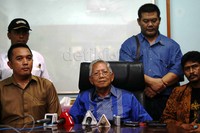 Sementara, mengenai undangan diskusi yang diadakan Perhimpunan Pergerakan Indonesia (PPI), Prof Subur mengatakan dirinya tidak berkomunikasi dengan pihak PPI perihal undangan tersebut.