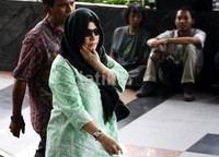 Ratu Rita tiba di gedung KPK, Jl HR Rasuna Said, Jakarta, sekitar pukul 09.50 WIB. Lamhot Aritonang/detikFoto.