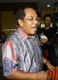 KPK menyatakan Ilham diperiksa untuk penyelidikan kasus PDAM Makassar. Lamhot Aritonang/detikFoto.