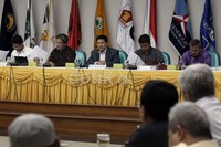 Pertemuan ini dihadiri oleh perwakilan partai politik.