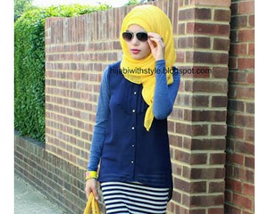Hijab Style: Penampilan Aalia Akhtar yang Serba Kasual