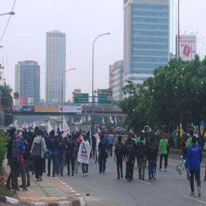 Tuntut UMP 2014 Naik 50%, Serikat Buruh Demo DPR