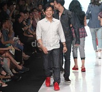 Ariel mengusung label busananya ARL by Hardware dalam pagelaran busana yang diberi tajuk 'Grazia Glitz & Glam 2013: The Style Journey'. Gus Mun/detikHOT.