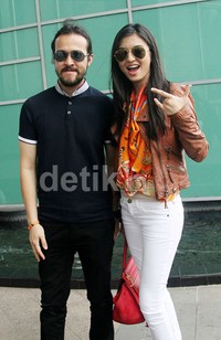     Raline terlihat sumringah. Gus Mun/detikHOT.