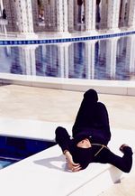 Ini Dia Gaya Rihanna Berhijab