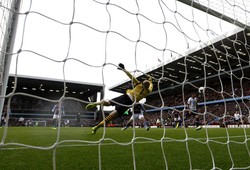 Andros Townsend membobol gawang Aston Villa di menit ke-31. Reuters/Darren Staples.