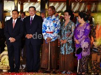 Presiden SBY bersama Ibu Ani Yudhoyono, Wapres Boediono menghadiri acara panggih di Bangsal Kencana Kraton Yogyakarta.
